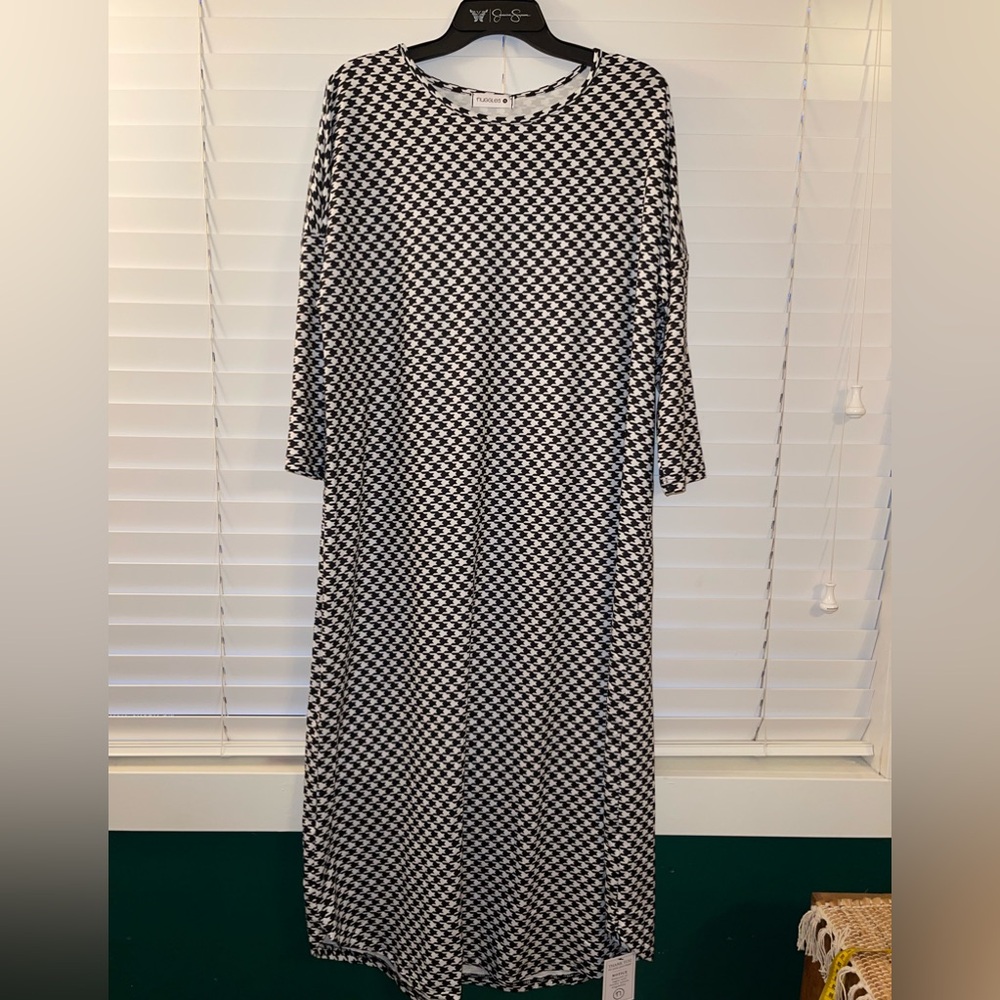 Nuggles Black and White Houndstooth Dress
NEW!!!